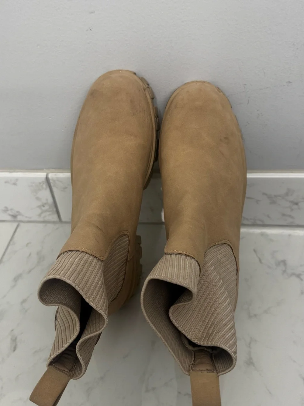 Women’s Tan Chelsea Lug Sole Ankle Booties